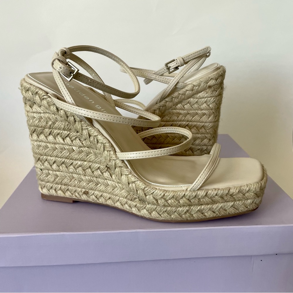 Madden Girl Hillarie wedge